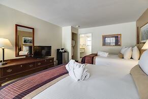 Twin Peaks Lodge & Hot Springs