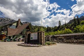 Twin Peaks Lodge & Hot Springs