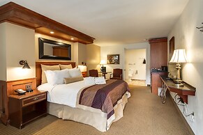 Twin Peaks Lodge & Hot Springs