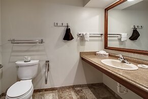 Twin Peaks Lodge & Hot Springs