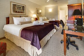 Twin Peaks Lodge & Hot Springs