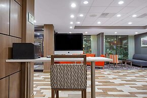 La Quinta Inn & Suites by Wyndham DC Metro Capital Beltway