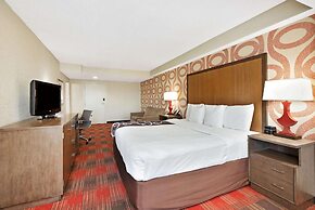 La Quinta Inn & Suites by Wyndham DC Metro Capital Beltway