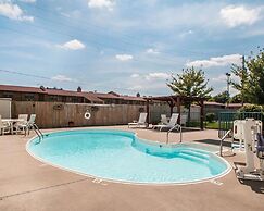 Econo Lodge Springfield I-44
