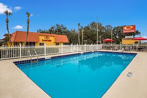 Econo Lodge Live Oak