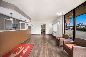 Econo Lodge Live Oak