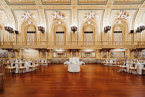 Congress Plaza Hotel