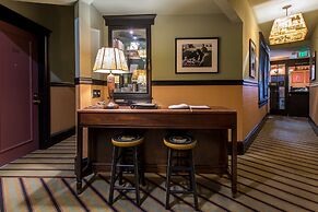 Hotel Boheme