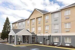 Dubuque Inn & Suites