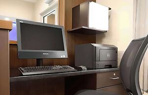 Dubuque Inn & Suites