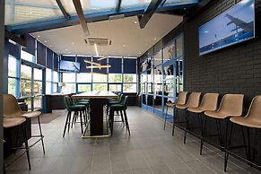 Sandman Signature London Gatwick Hotel