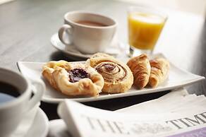 Sandman Signature London Gatwick Hotel