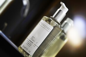 Sandman Signature London Gatwick Hotel