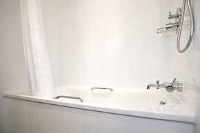 Sandman Signature London Gatwick Hotel