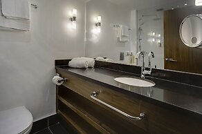 Sandman Signature London Gatwick Hotel