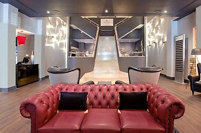 Sandman Signature London Gatwick Hotel