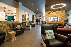 Sandman Signature London Gatwick Hotel