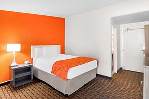 Howard Johnson by Wyndham Vero Beach / Downtown