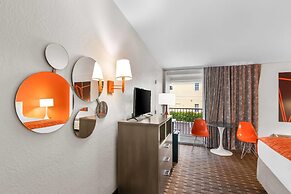 Howard Johnson by Wyndham Vero Beach / Downtown