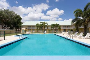 Howard Johnson by Wyndham Vero Beach / Downtown