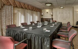 Arlington Court Suites, a Clarion Collection Hotel