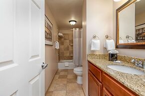 Arlington Court Suites, a Clarion Collection Hotel