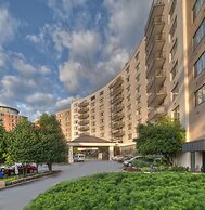 Arlington Court Suites, a Clarion Collection Hotel