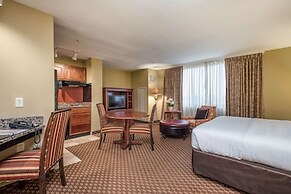 Arlington Court Suites, a Clarion Collection Hotel