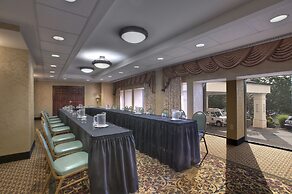 Arlington Court Suites, a Clarion Collection Hotel