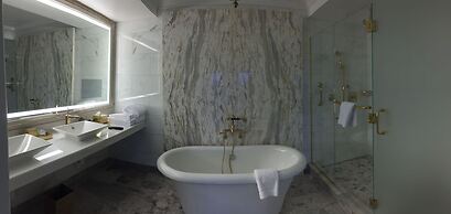Claremont Resort & Club