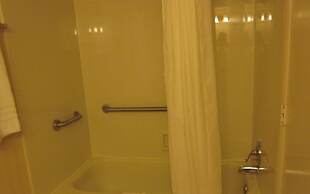 Howard Johnson by Wyndham Benton Harbor/St. Joseph