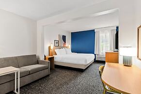 Spark by Hilton Lexington