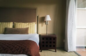 Plantation Hale Suites