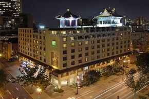 Holiday Inn Montréal Centre-Ville Downtown, an IHG Hotel