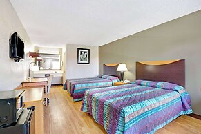 Super 8 by Wyndham Fredericksburg