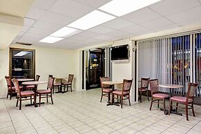 Super 8 by Wyndham Fredericksburg