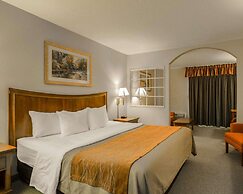 Rodeway Inn & Suites Cherokee On the River