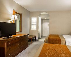 Rodeway Inn & Suites Cherokee On the River