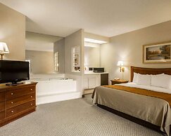 Rodeway Inn & Suites Cherokee On the River