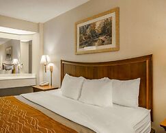 Rodeway Inn & Suites Cherokee On the River