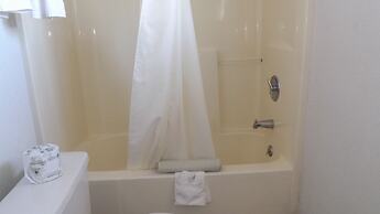 Howard Johnson by Wyndham Roseburg