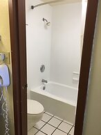 Days Inn by Wyndham Bradenton - Near the Gulf