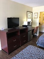 Days Inn by Wyndham Bradenton - Near the Gulf