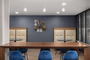 Hotel Westport Kansas City, Tapestry Collection by Hilton