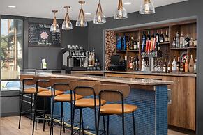 Hotel Westport Kansas City, Tapestry Collection by Hilton