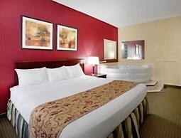 Ramada by Wyndham Bettendorf