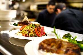 Mirabeau Park Hotel & Convention Center