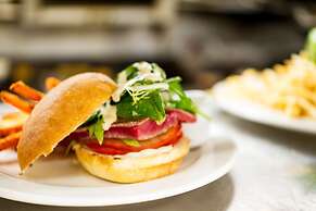 Mirabeau Park Hotel & Convention Center