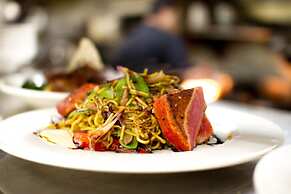 Mirabeau Park Hotel & Convention Center