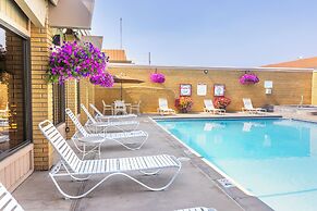 Mirabeau Park Hotel & Convention Center